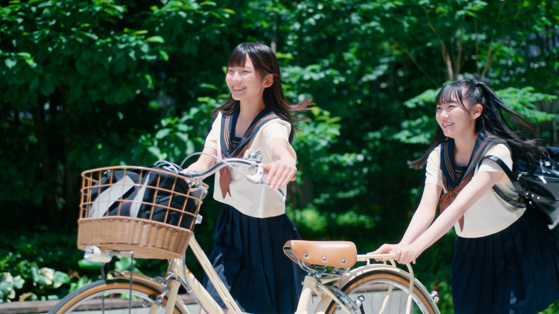 永田詩央里、本田珠由記（C）YOANI／KING RECORDS