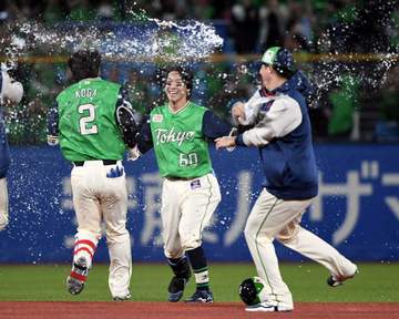 ヤクルトがサヨナラ勝ち DeNA戦の開幕から7連勝 同点の九回に武岡が右越え適時打で決めた キハダが来日初勝利