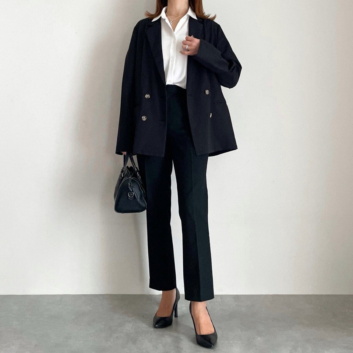 GUドレープシャツのオフィスコーデ