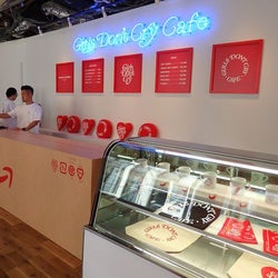 アマゾンファッション‟アットトウキョウ” ガールズ・ドント・クライで期間限定カフェをオープン