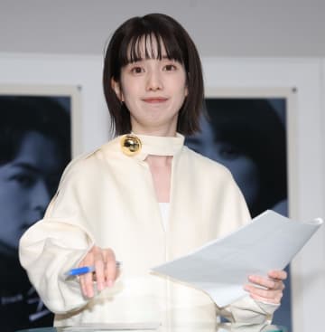 テレ朝人気アナウンサー、新年初仕事でも圧巻の美ぼう 竹内涼真からは「お正月休みすぎました？」