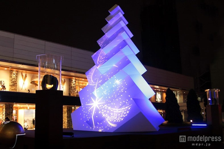 新宿サザンテラス広場のオブジェ（イメージ）／画像提供：新宿テラスシティ