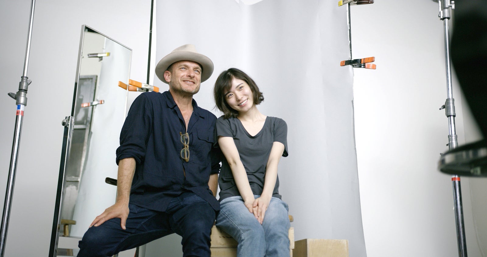 （左から）フォトグラファーのクリストファー・アンダーソン、松岡茉優