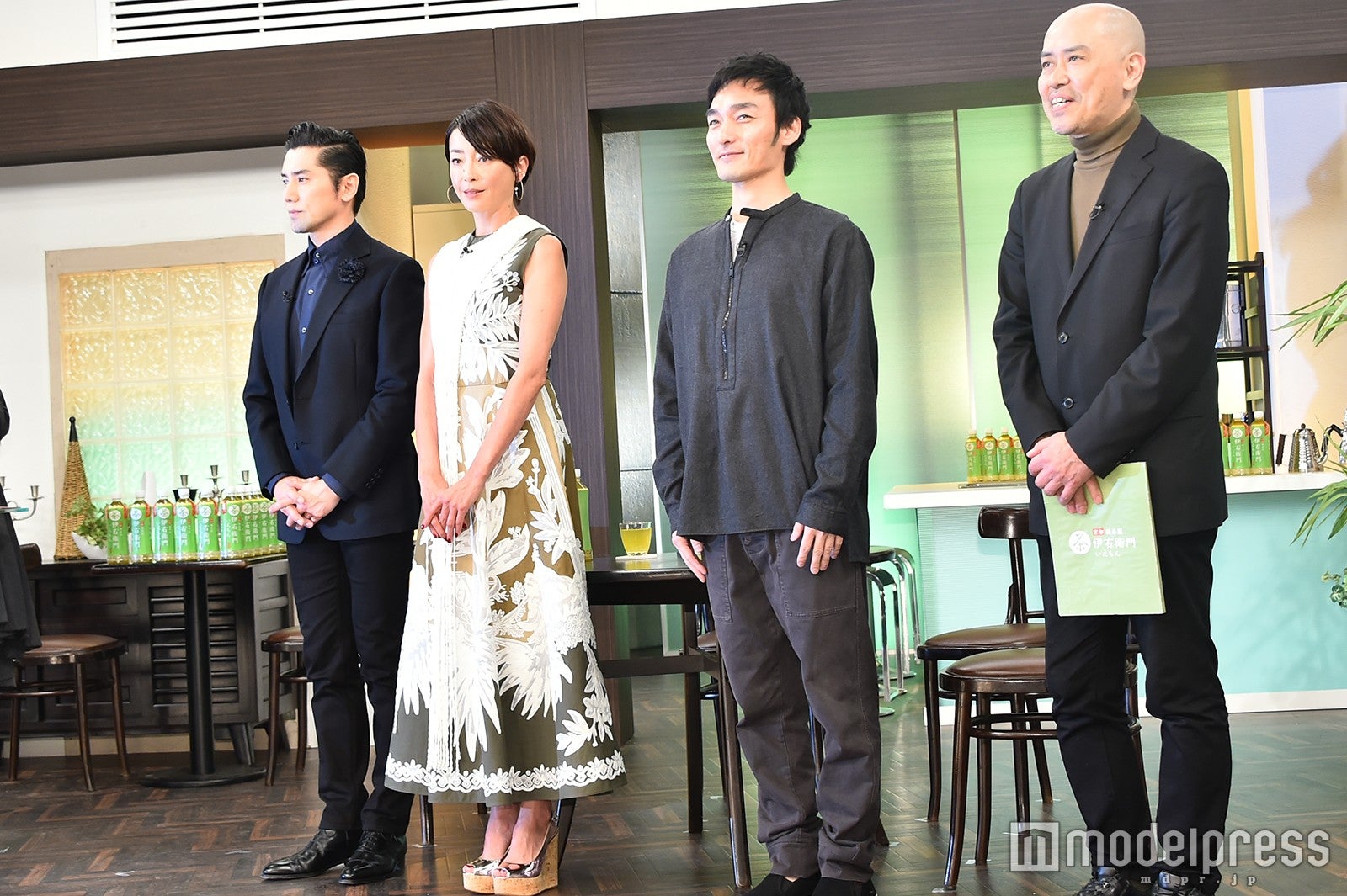 草なぎ剛、宮沢りえ、本木雅弘、CM監督の中島信也氏（C）モデルプレス