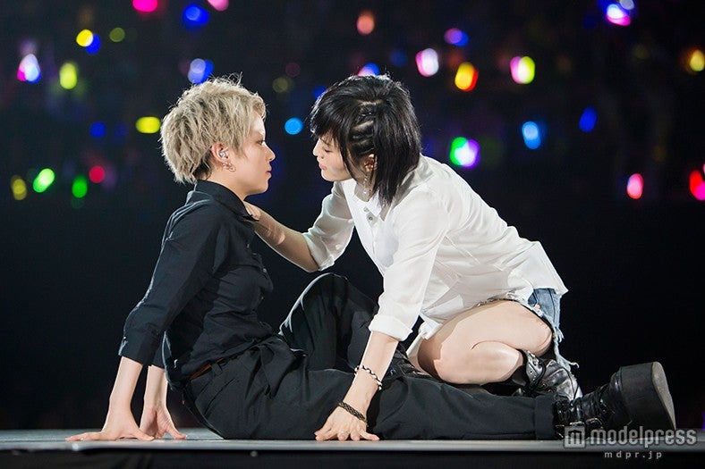 木下百花、山本彩『百合劇場』​​（C）NMB48