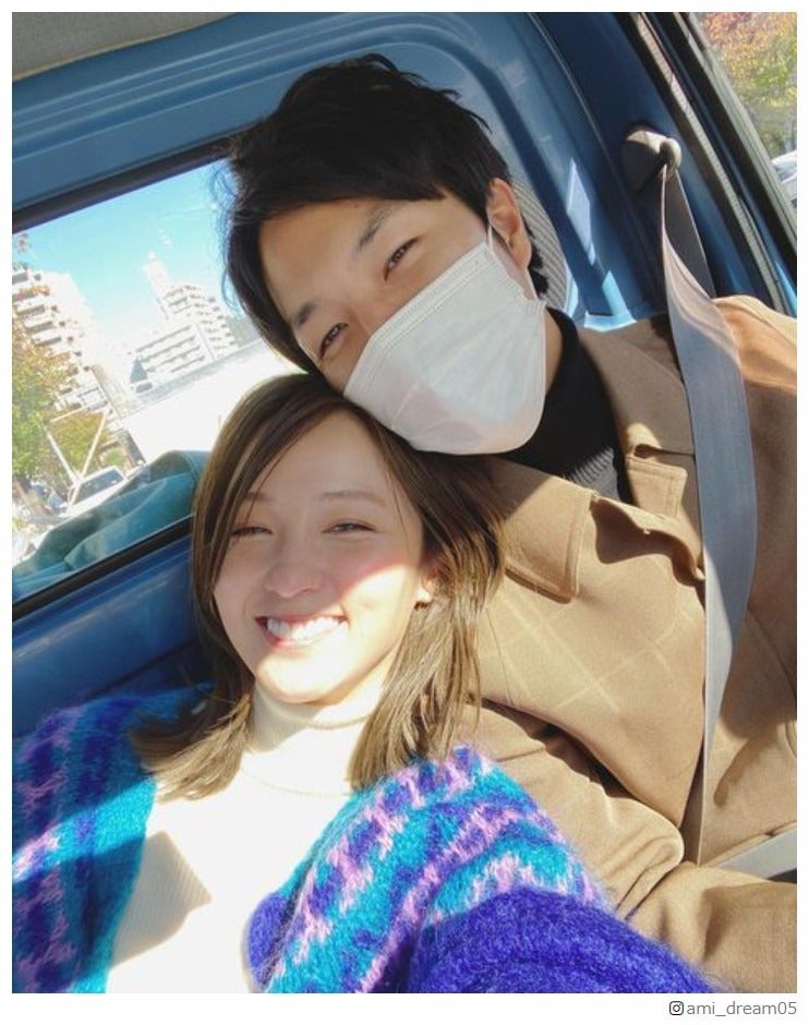 Dream Ami、夫・テラハ半さんと結婚2周年 密着ショットに「可愛すぎ」「理想の夫婦」の声