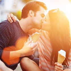 不意のほっぺキスでイチコロ 男性が妄想している 理想のキス 5つ モデルプレス