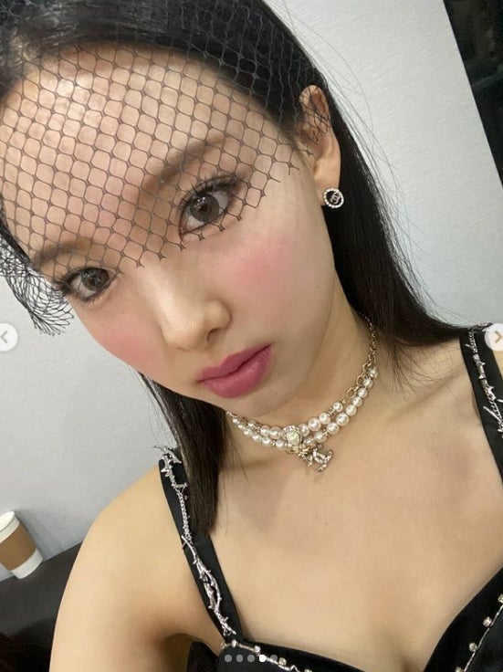 TWICEナヨン、美デコルテ際立つ動画にファン歓喜「破壊力すごい」