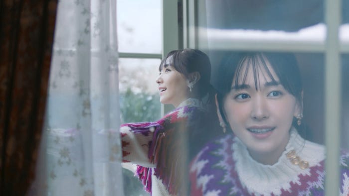 新垣結衣/新テレビCM「今年も雪のようなくちどけを。」篇より(提供写真)