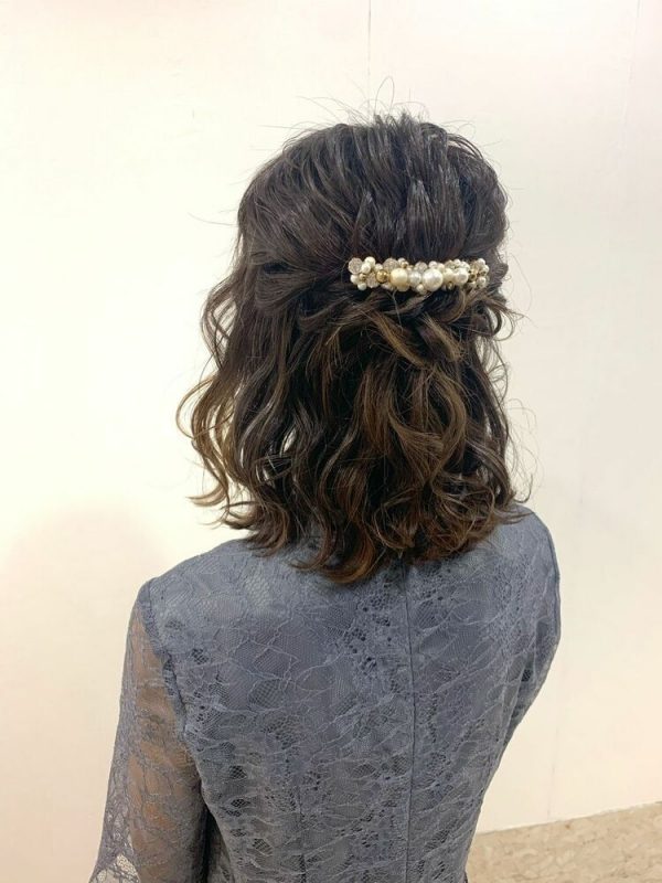 結婚式のお呼ばれヘアは上品なハーフアップで マナーを守った大人おしゃれな髪型 モデルプレス