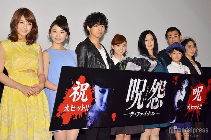 左より:柳ゆり菜、おのののか、桐山漣、平愛梨、最所美咲、小林颯、Double、落合正幸監督