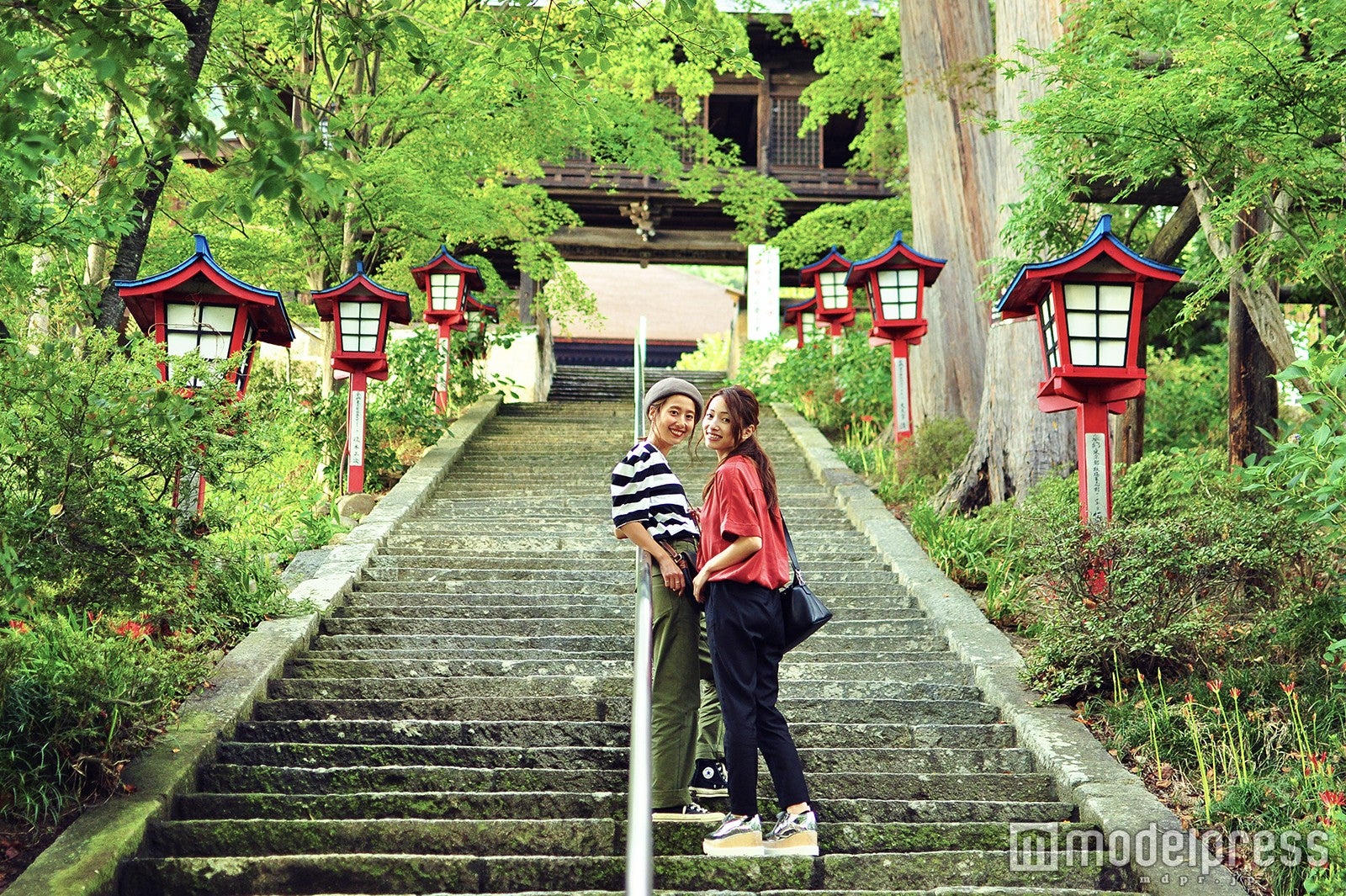 趣のある長い石段を上がれば、山門、本堂へと続きます（C）モデルプレス