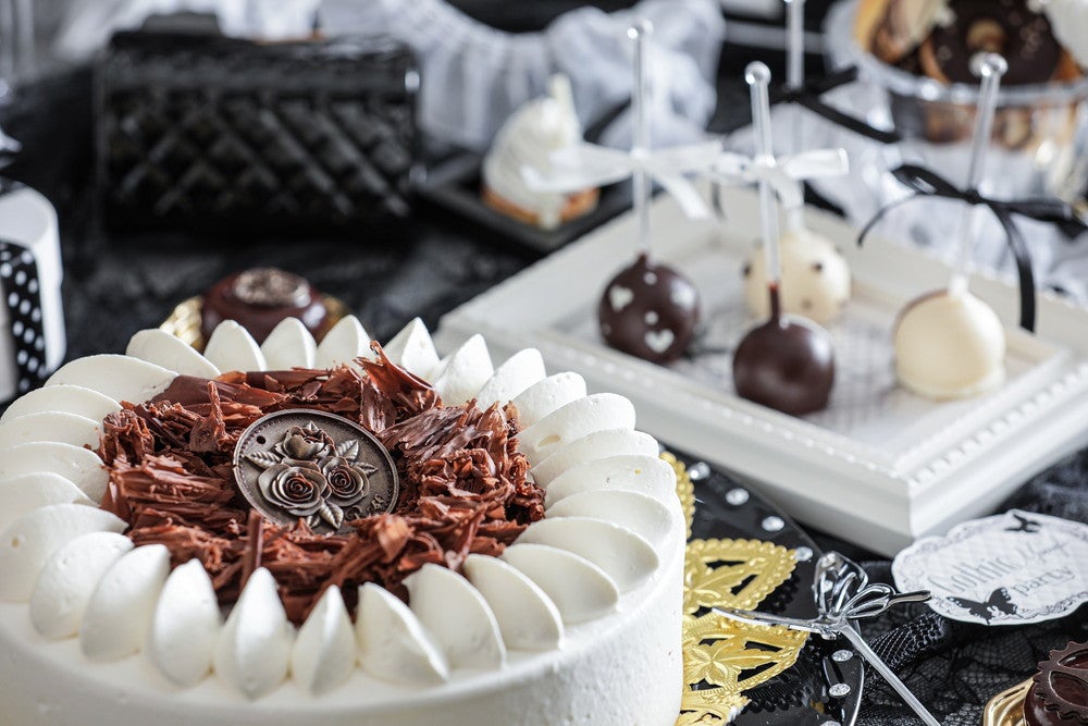 モノクロ・ゴシック スイーツパーティー／画像提供：ベストブライダル