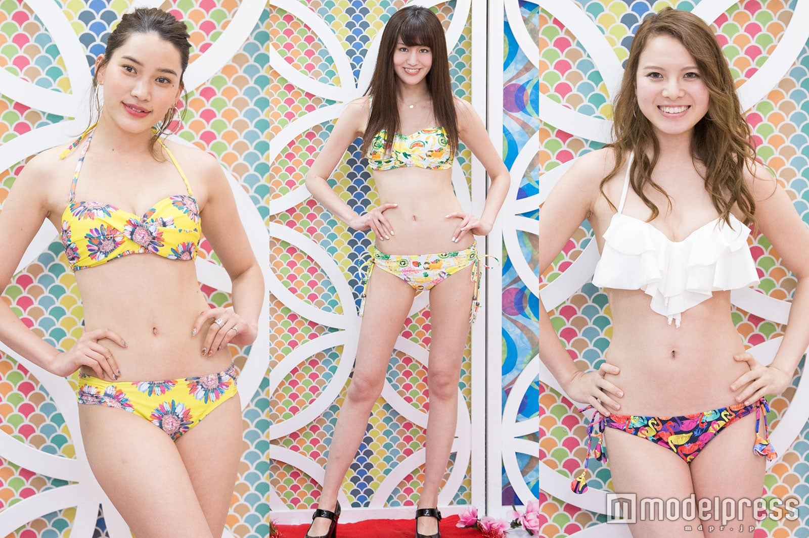 美ボディあらわ！トロピカル柄ビキニが可愛い＜深夜のトレンド水着ファッションショー＞