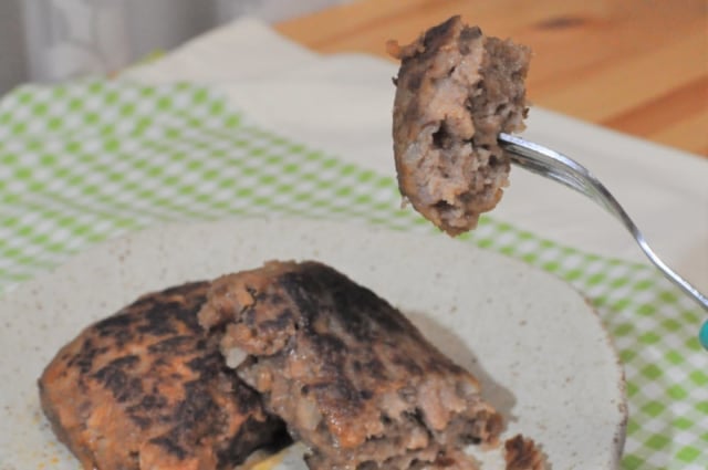 業務スーパー「あらびきハンバーグ」断面