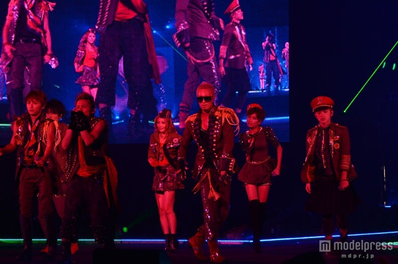 AAAのライブステージ