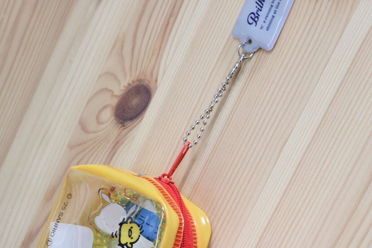 ダイソー かさ固定マグネット(スクエア型) ダイソーのかさ固定マグネット(スクエア型)でポーチを吊るす