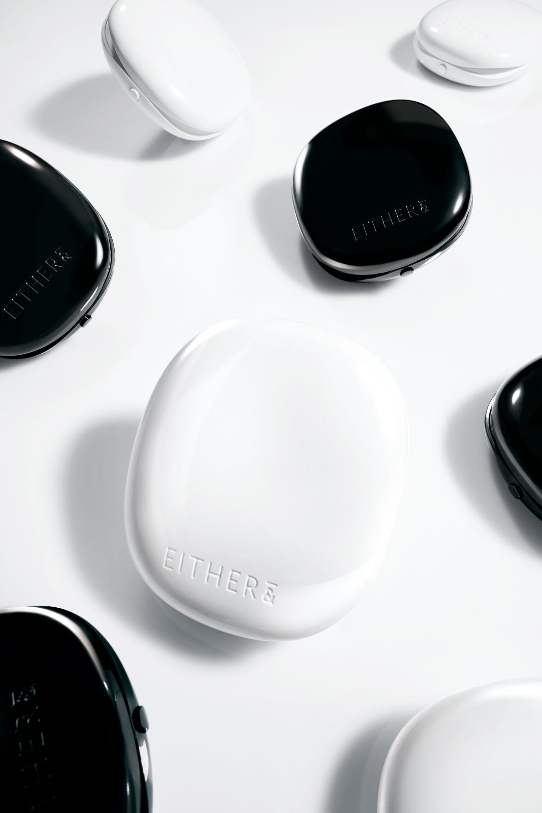 EITHER＆（イーザーアンド）（提供写真）