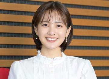 そんな場所で！コスプレ話題日テレ美人アナ 神宮球場でオシャレにナイトヨガ「く～可愛い」「笑顔爽やか」