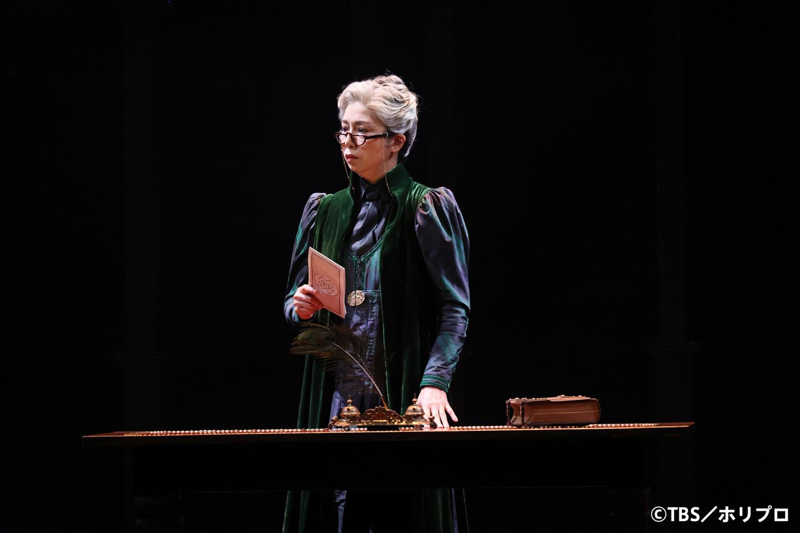 舞台『ハリー・ポッターと呪いの子』より（提供写真）