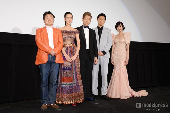 (左から)すずきじゅんいち監督、TAO、黒木啓司、渡辺大、アローディア