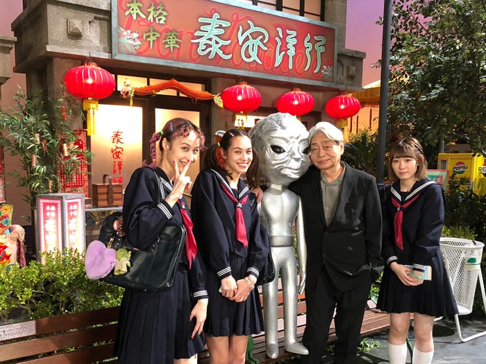 水原佑果、水原希子、細野晴臣、小池美波/「細野晴臣イエローマジックショー2」より(C)NHK