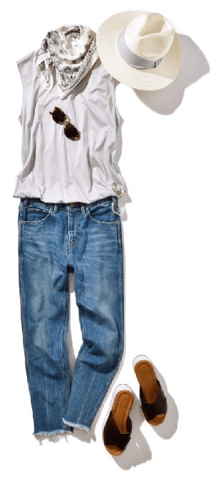 カットオフデニムパンツ¥22,000/スタニングルアー(スタニングルアー 青山店) グレーノースリニット¥8,500/スタニングルアー(スタニングルアー 青山店) ハット¥3,900/アンデミュウ(アダストリア) スカーフ¥3,200、サングラス¥3,500/ともにアパートバイローリーズ(アダストリア) バングル(上)¥21,000/アルポ(ズットホリック) バングル(下)¥27,660/チビ・ジュエルズ(チビジュエルズ・ジャパン) フラットサンダル¥5,800/ブリスポイント(アダストリア)(C)TOPLOG