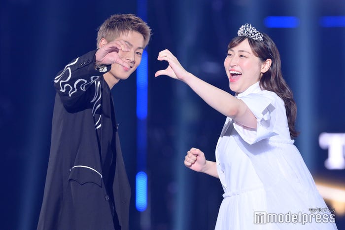 (左から)三浦孝太、丸山礼(C)モデルプレス