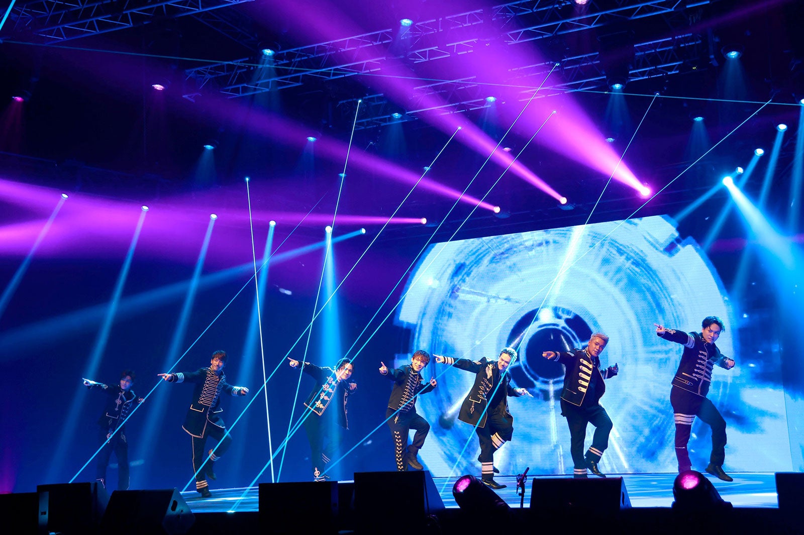 配信ライブ『LIVE×ONLINE INFINITY　三代目 J SOUL BROTHERS 10th ANNIVERSARY ～JSB HISTORY～』より（提供写真）