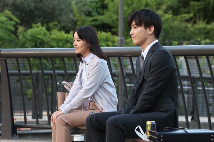 奈緒、岩田剛典「あなたがしてくれなくても」第9話より(C)フジテレビ