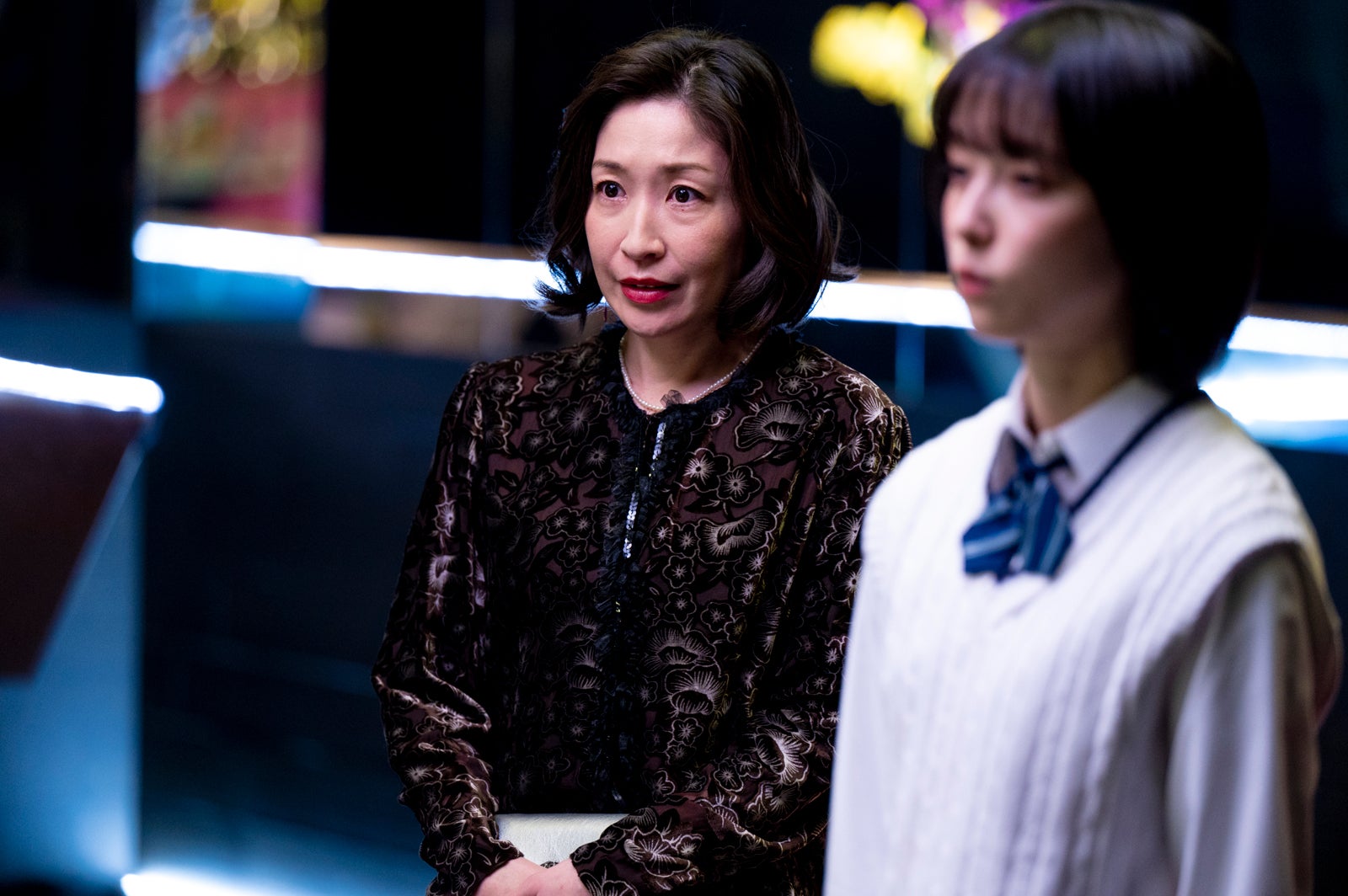 小野真弓、加藤小夏（C）映画「コーヒーはホワイトで」製作委員会