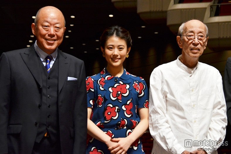 （左から）六平直政、高畑充希、蜷川幸雄氏