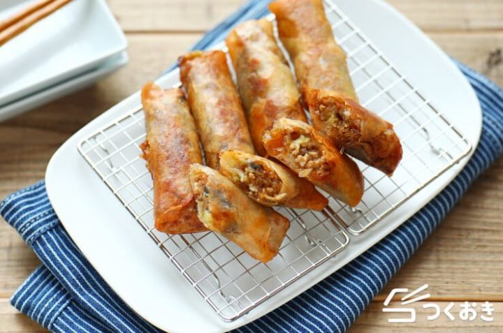 冷凍で日持ちする！なすと春雨のミニ春巻き