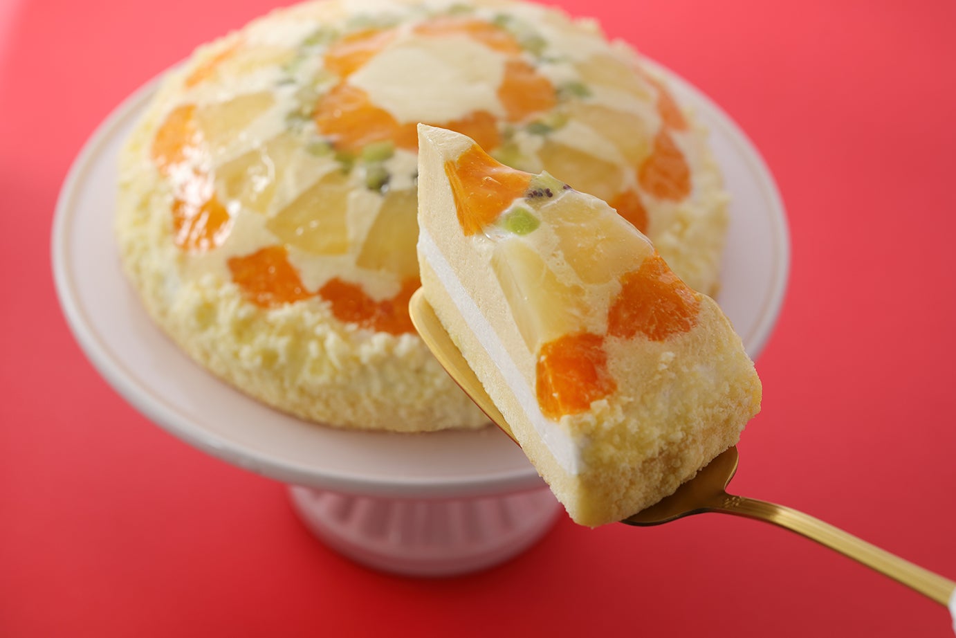 【スタバ新メニュー】フルーツオレ＆カフェオレ風ケーキやストロベリーオレ味のパイ