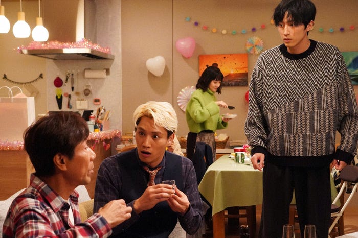 岸谷五朗、鈴木伸之、奈緒、杉野遥亮 「恋です!~ヤンキー君と白杖ガール~」第7話より(C)日本テレビ