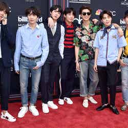 BTS(防弾少年団) （左から）V、SUGA、JIN、JUNG KOOK、RM、JIMIN、J-HOPE／photo by Getty Images