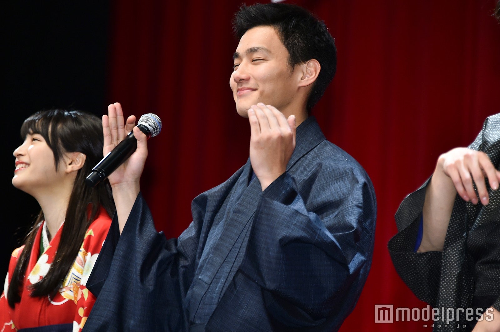 歓声を味わう野村周平 （C）モデルプレス