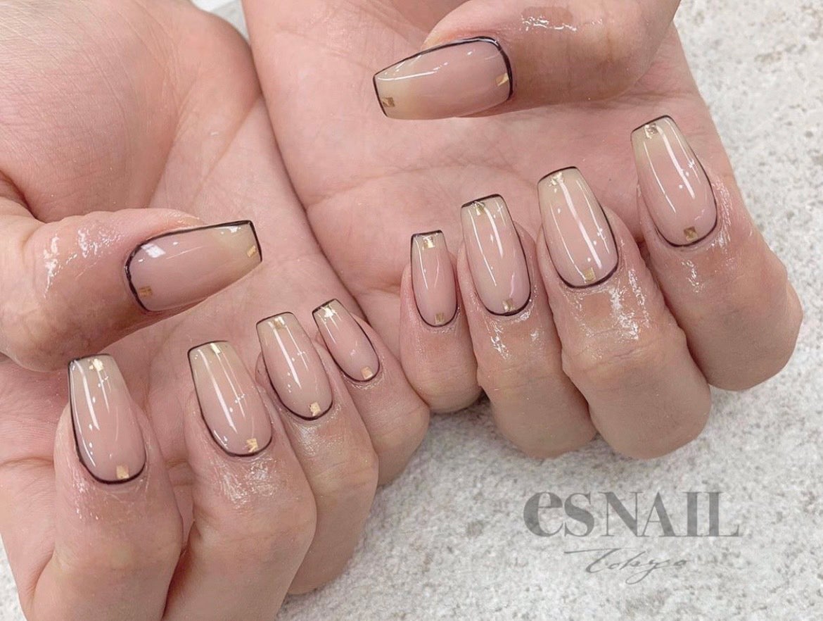 ダークブランの囲みライン（画像提供：esNAIL）