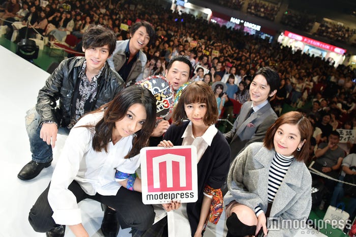 本郷奏多・筧美和子・玉城ティナ・高橋メアリージュンら「ウシジマくん」豪華キャストが観客と記念撮影(C)モデルプレス