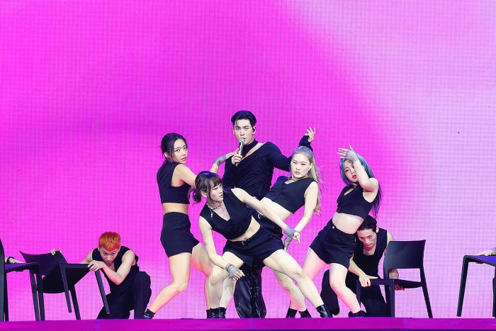 ベクホ(C)Weverse Con Festival