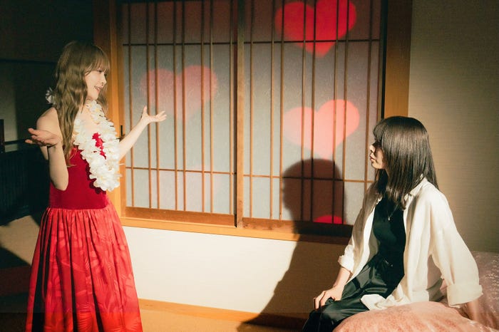 加藤史帆、森カンナ(C)「彩香ちゃんは弘子先輩に恋してる 2nd Stage」製作委員会・MBS/第2話より