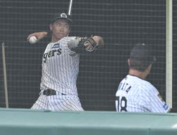阪神・湯浅京己がブルペン入り 負傷後初めて捕手を座らせて約20球 「右足首の捻挫」からの復帰に前進