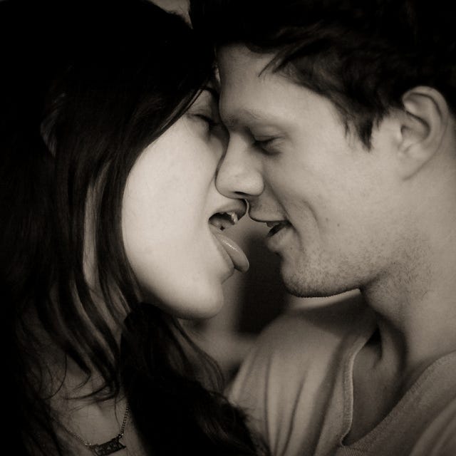 キスが止まらなくなる…/Photo by DenisDenis