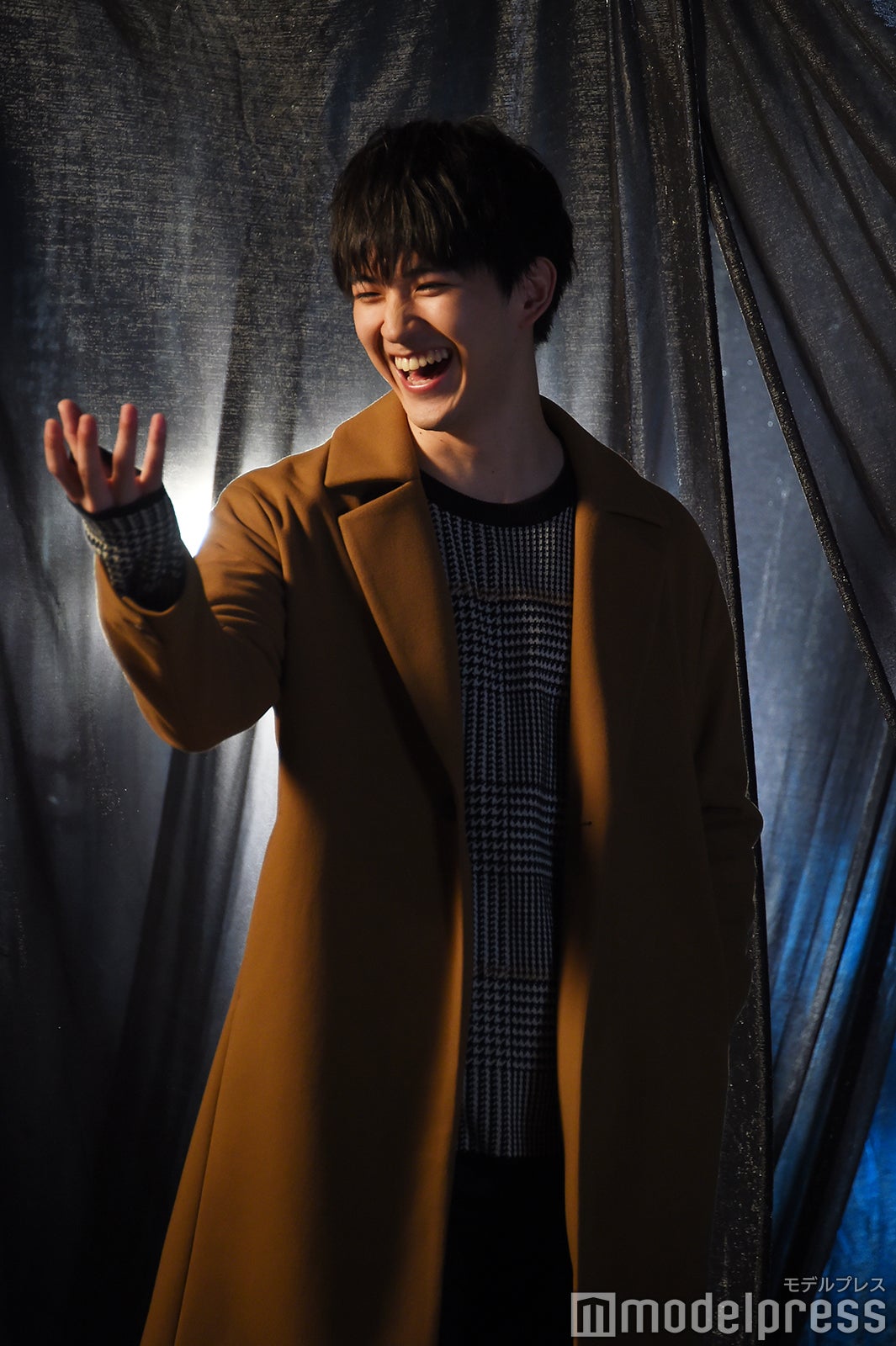 神木隆之介の「デスノート！リンゴ！」発言に思わず笑ってしまった甲斐翔真（C）モデルプレス