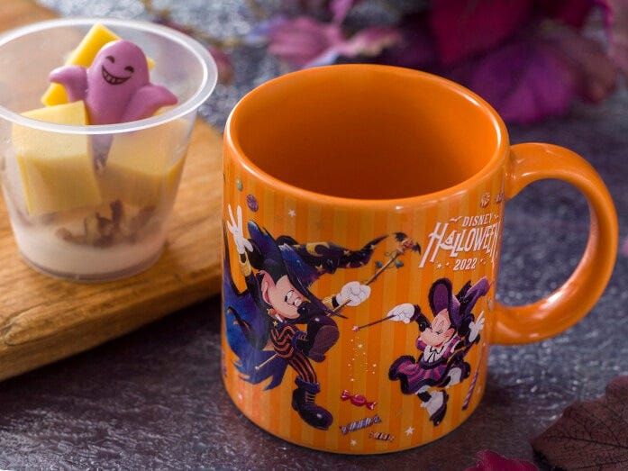 スウィートポテト＆アーモンド スーベニアカップ付き900円は、東京ディズニーランド「プラズマ・レイズ・ダイナー」、東京ディズニーシー「ホライズンベイ・レストラン」で楽しめます