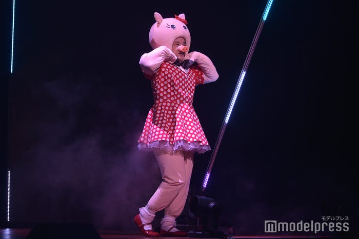 キュートな豚に扮した五関晃一/A.B.C-Z「ABC座2024『大金星(BIG VENUS) ~時代(とき)を超えて~』」ゲネプロより(C)モデルプレス