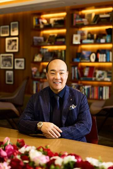 にしたん社長 新入幕敢闘賞の藤青雲を祝福「一皮、いや二皮むけた」化粧まわしも進呈「相撲界牽引する活躍を」