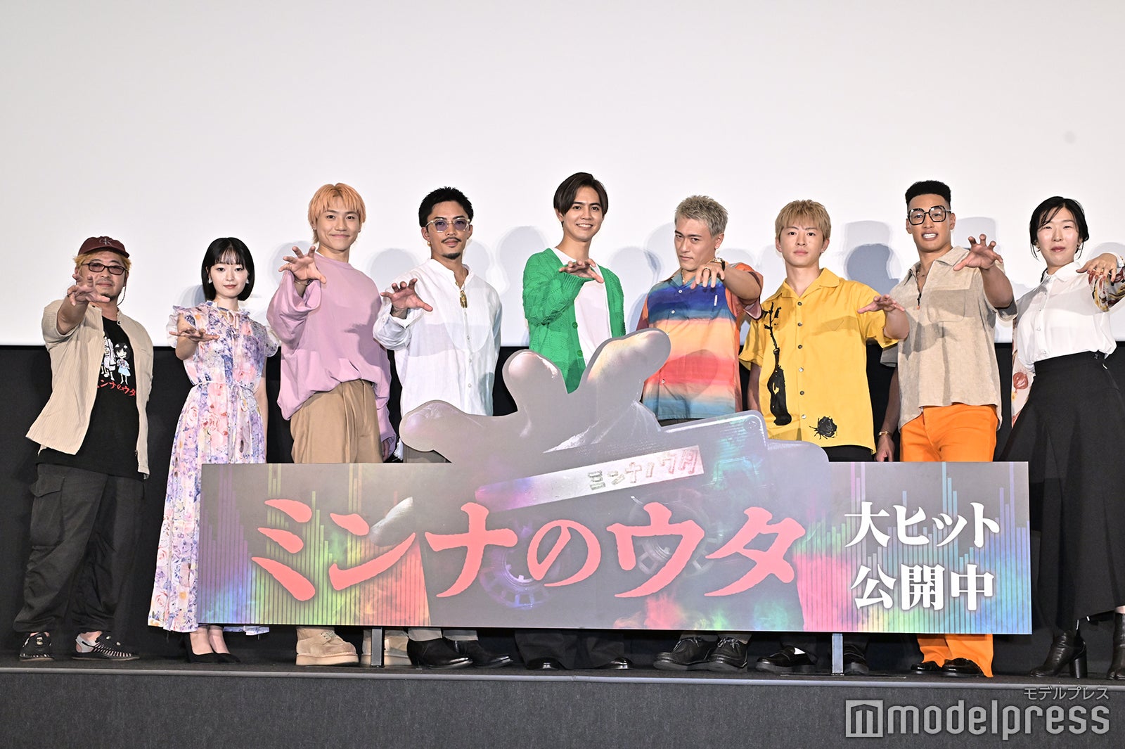 （左から）清水崇監督、穂紫明子、小森隼、数原龍友、片寄涼太、中務裕太、佐野玲於、関口メンディー、山川真里果（C）モデルプレス