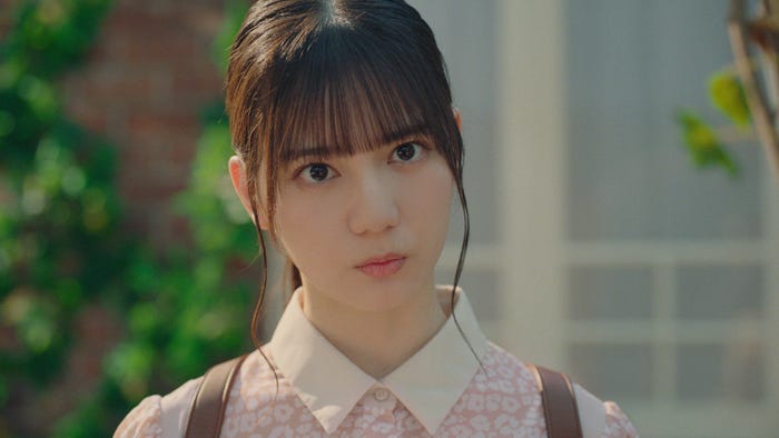 小坂菜緒/新CMより (提供写真)