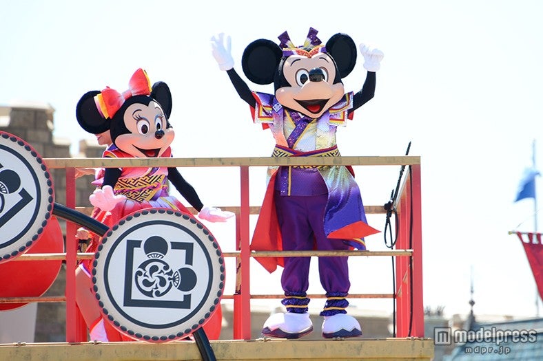 「雅涼群舞（がりょうぐんぶ）」／（左から）ミニー、ミッキー